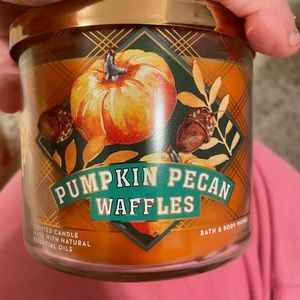 Bath & body pumpkin pecan waffles candle